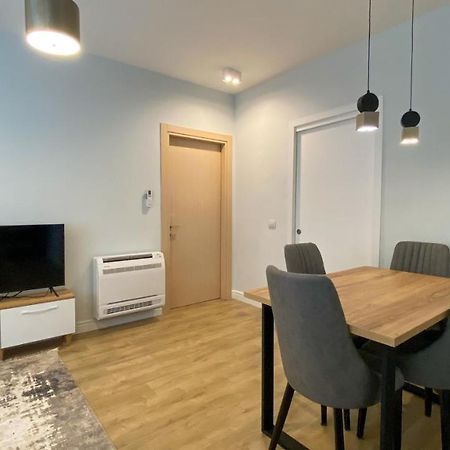 טיראנה Centrally Located Glamorous Bright Apt Near Bazaar מראה חיצוני תמונה