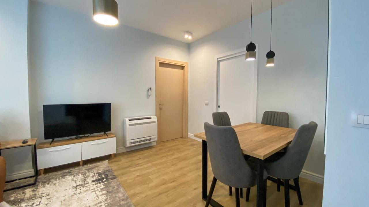 טיראנה Centrally Located Glamorous Bright Apt Near Bazaar מראה חיצוני תמונה