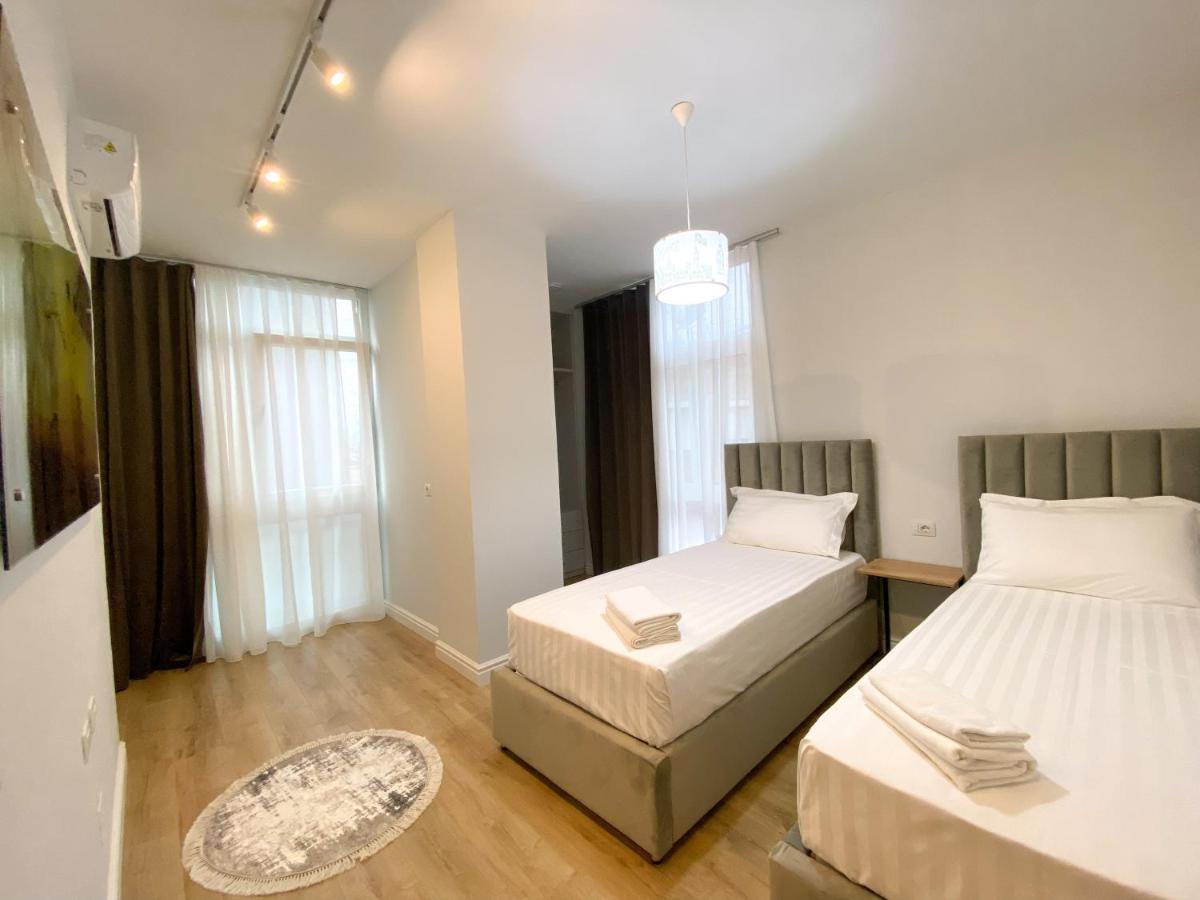 טיראנה Centrally Located Glamorous Bright Apt Near Bazaar מראה חיצוני תמונה