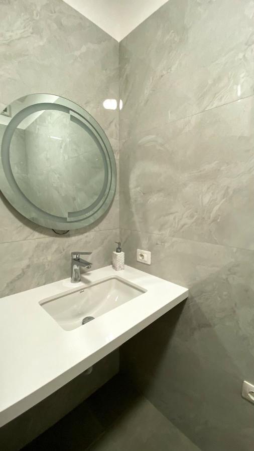 טיראנה Centrally Located Glamorous Bright Apt Near Bazaar מראה חיצוני תמונה