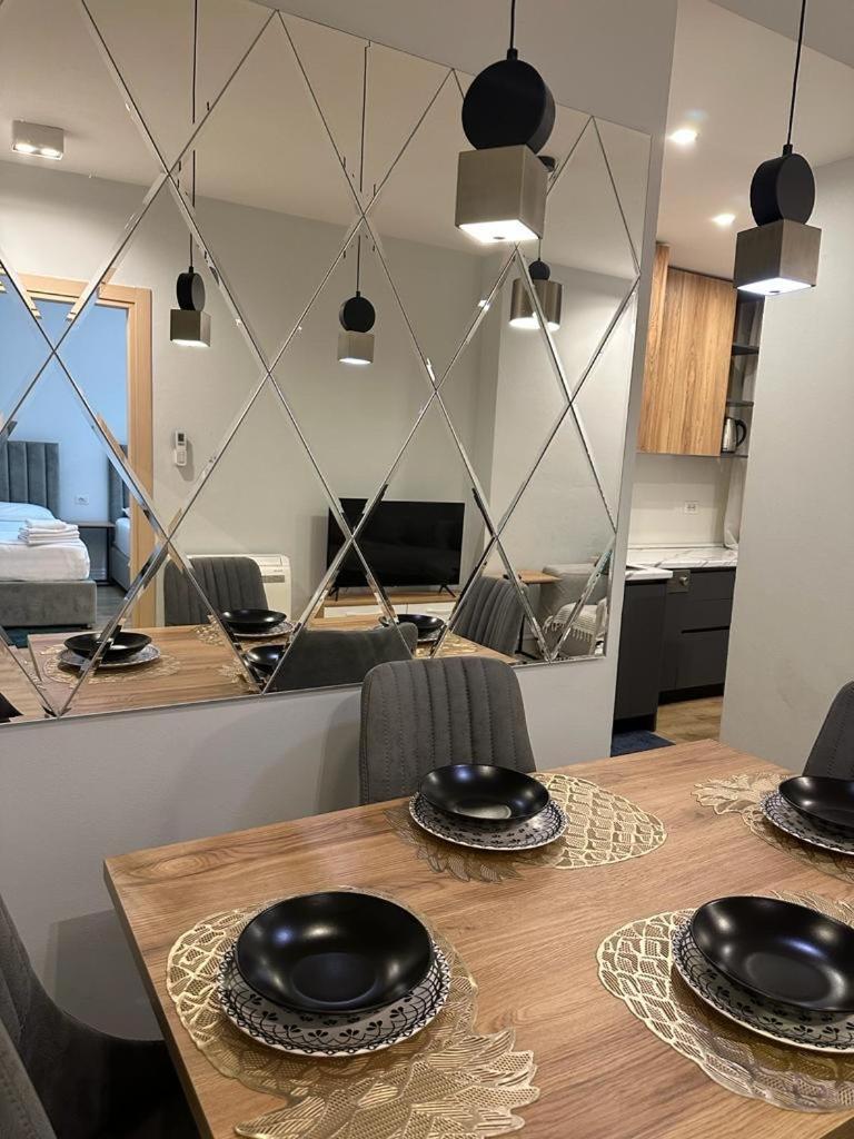 טיראנה Centrally Located Glamorous Bright Apt Near Bazaar מראה חיצוני תמונה